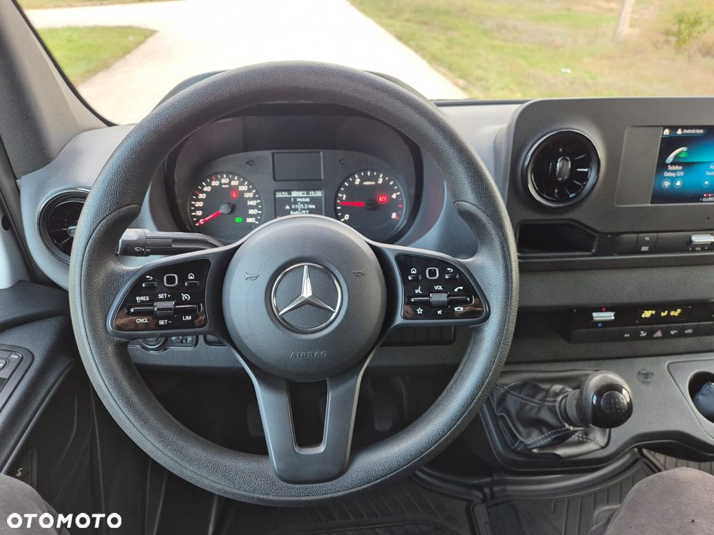 Mercedes-Benz Sprinter - 26