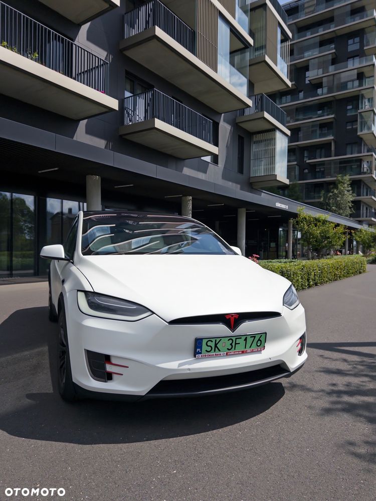 Tesla Model X 75 D - 13