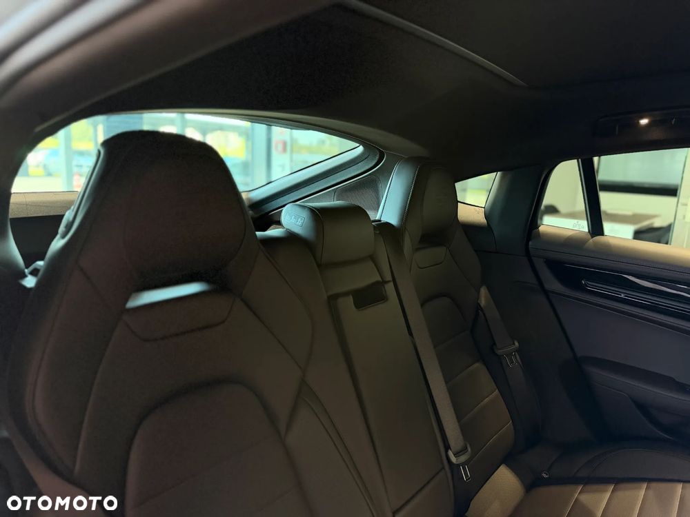 Porsche Panamera 4 E-Hybrid PHEV - 36