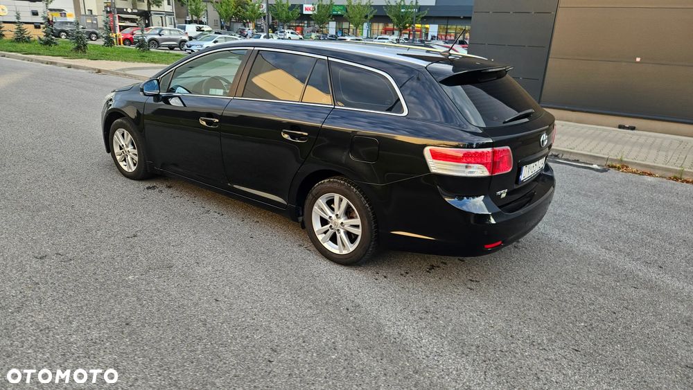 Toyota Avensis 2.0 D-4D Premium - 19