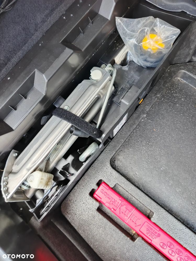 Mercedes-Benz Klasa C 250 T CDI DPF Automatik BlueEFFICIENCY Avantgarde - 25