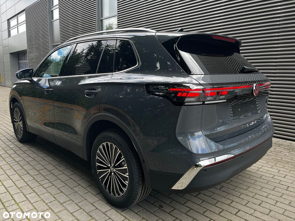 Volkswagen Tiguan - 8