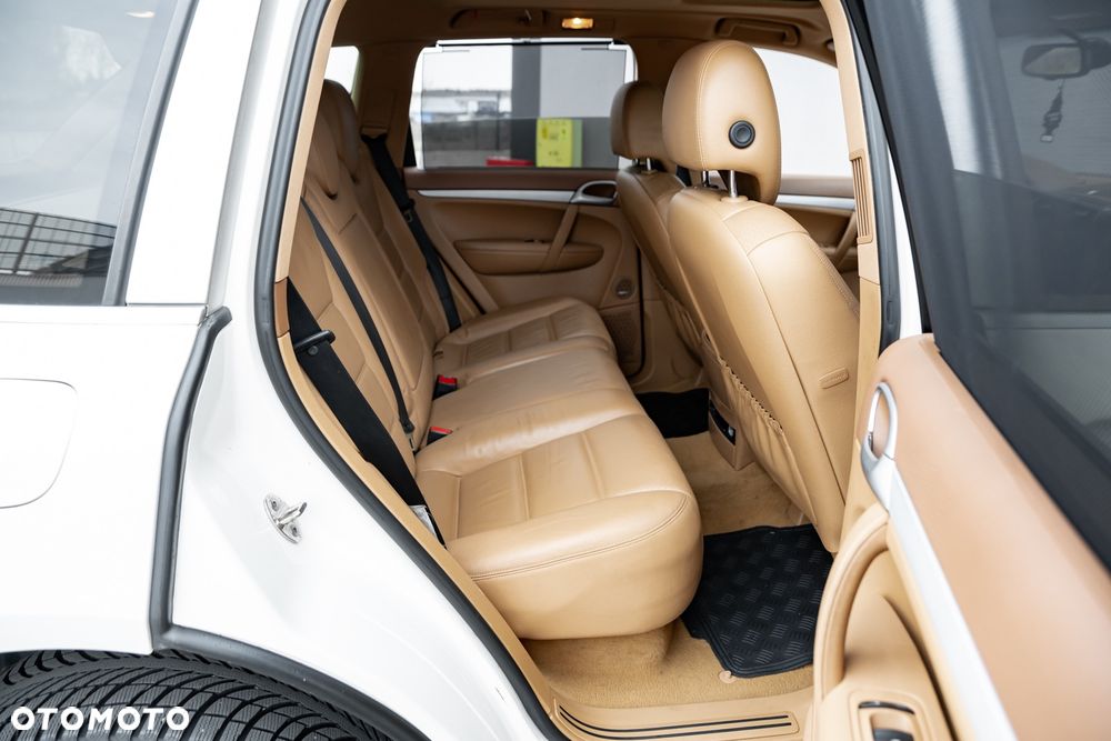 Porsche Cayenne - 23