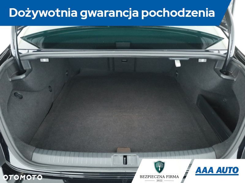 Volkswagen Passat - 12