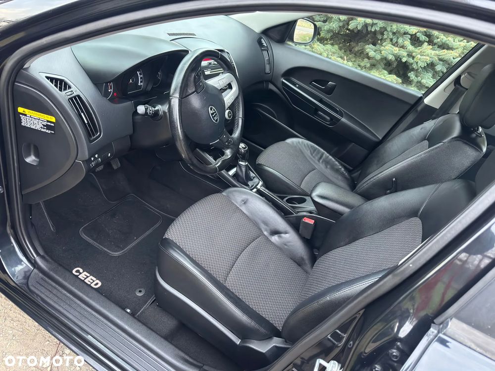 Kia Ceed 1.4 CVVT Dream-Team Edition - 6