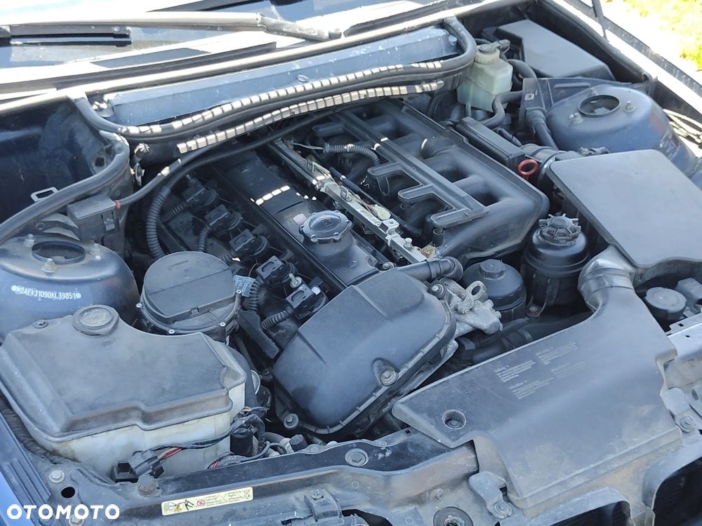 BMW Seria 3 325i - 8