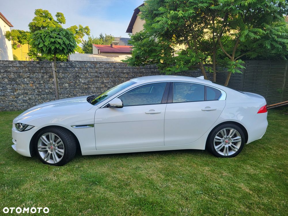 Jaguar XE - 1