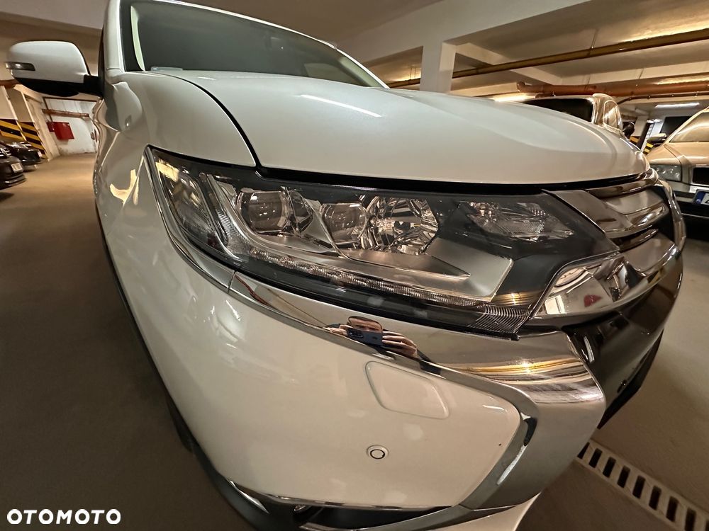 Mitsubishi Outlander 2.0 Instyle + 4WD CVT - 8