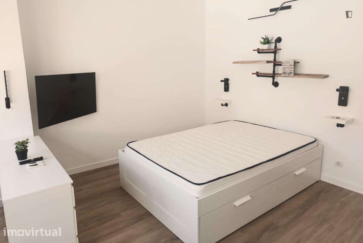 Quarto - localizado em Barreiro Lisbon - Grande imagem: 4/10