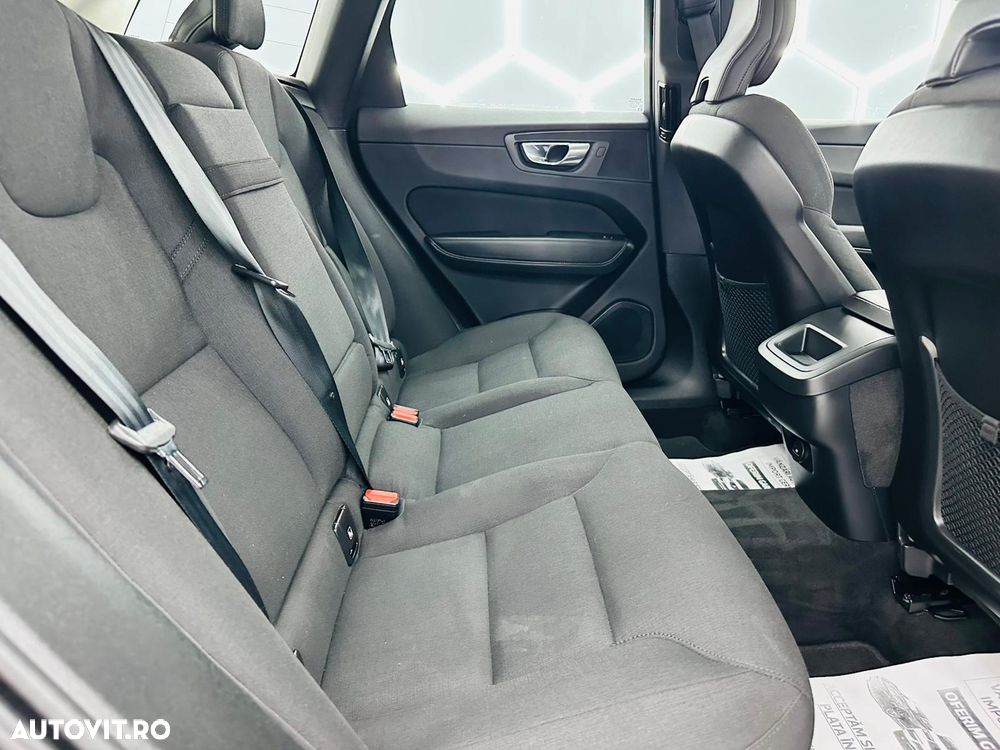 Volvo XC 60 B4 MHEV AT8 FWD Momentum Pro - 7
