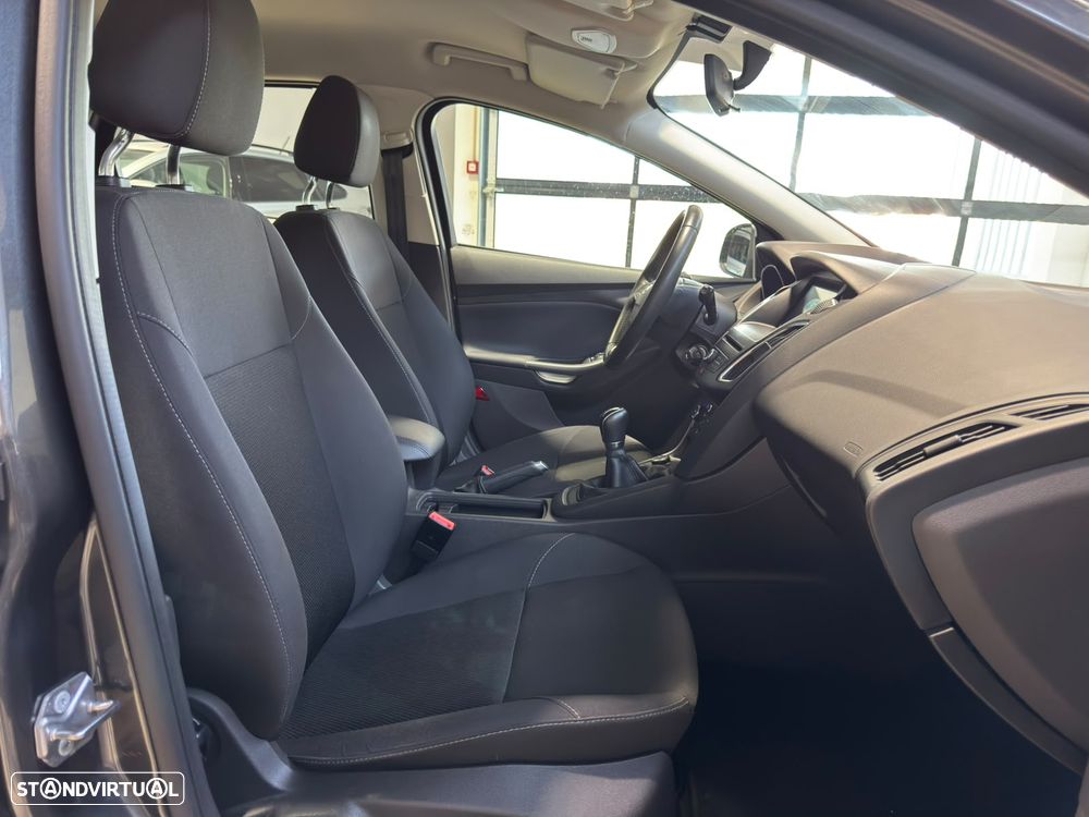 Ford Focus 1.0 EcoBoost Business - 10