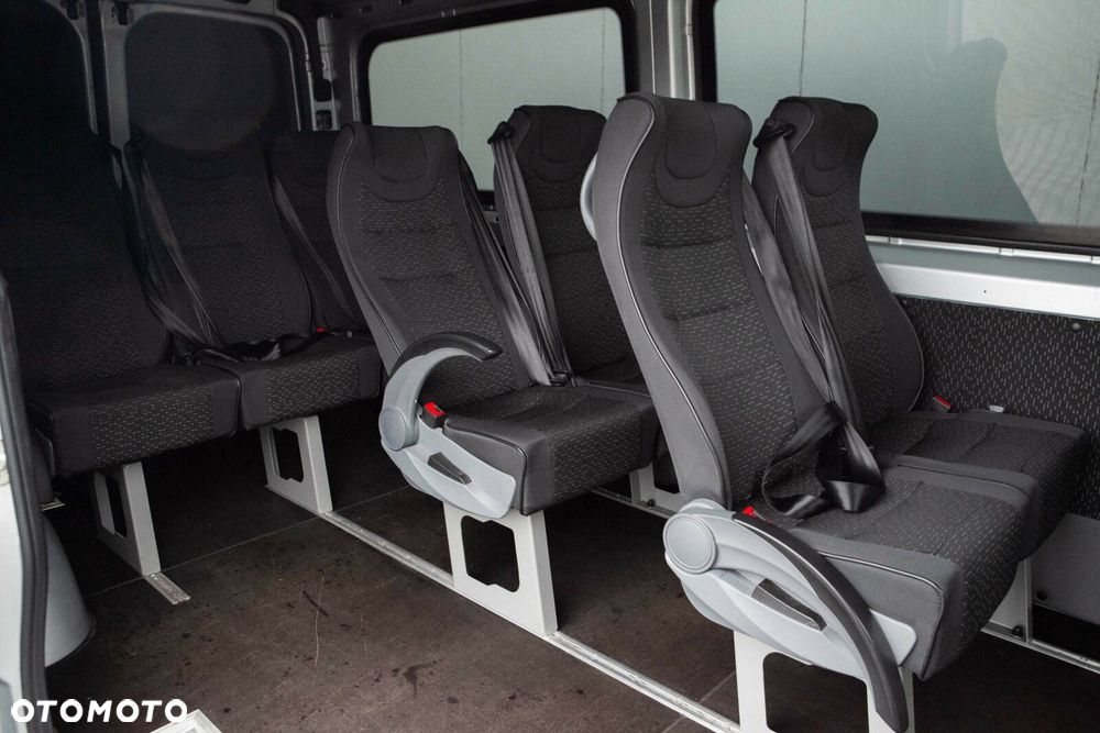 Mercedes-Benz Sprinter - 25