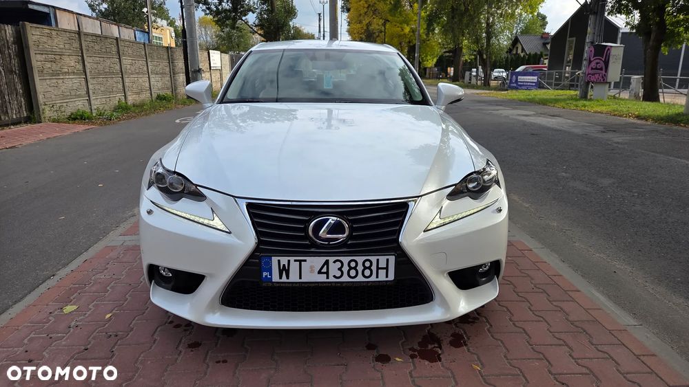 Lexus IS 300h Prestige - 2