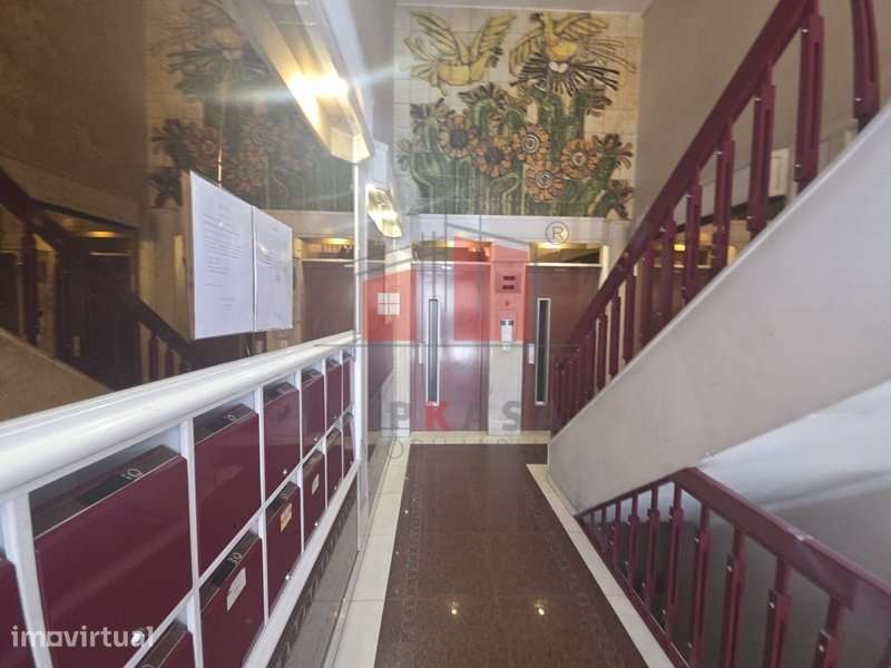 Apartamento T3 remodelado em Benfica - Grande imagem: 2/22
