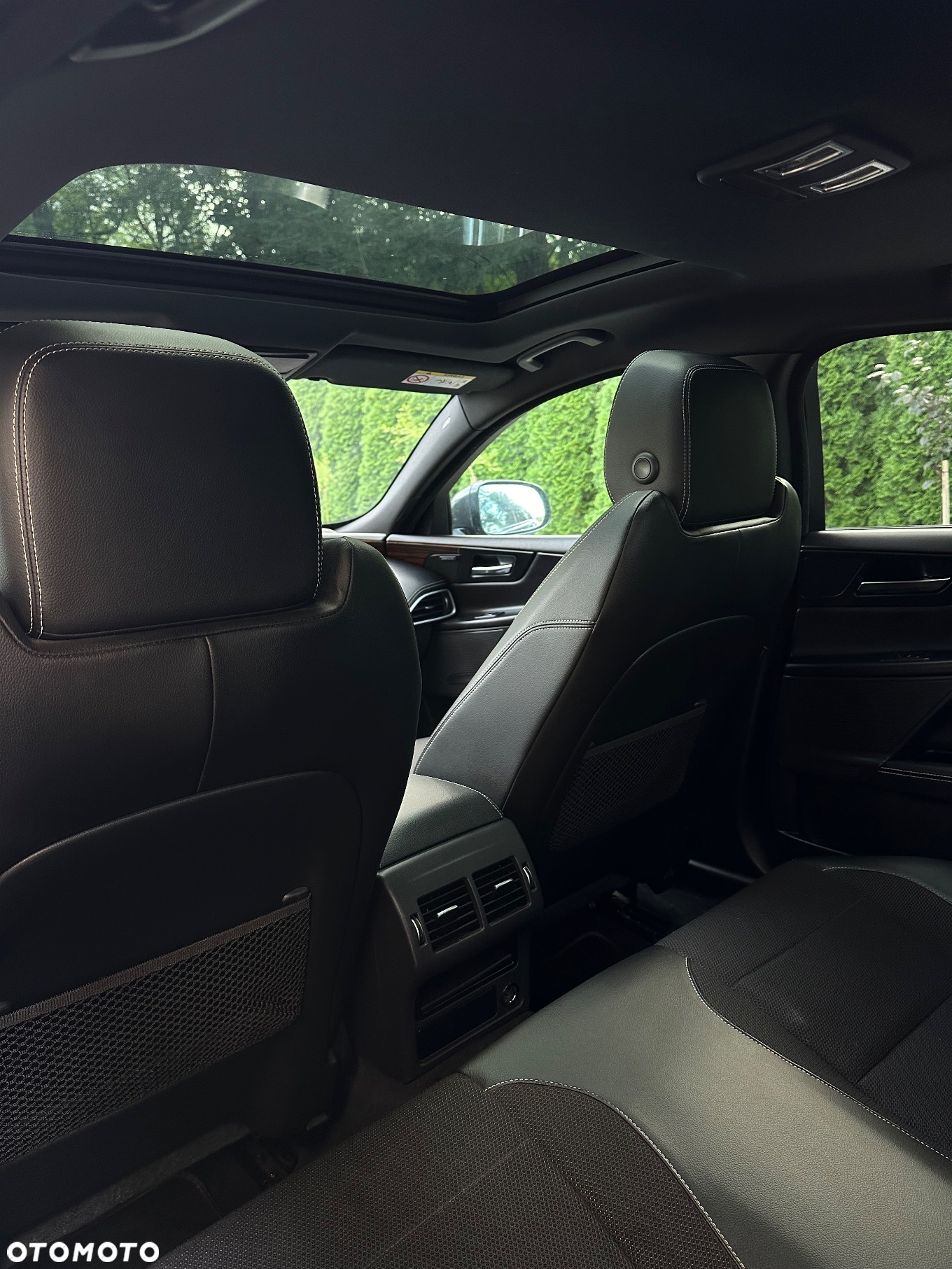Jaguar XE 2.0 D R-Sport - 9