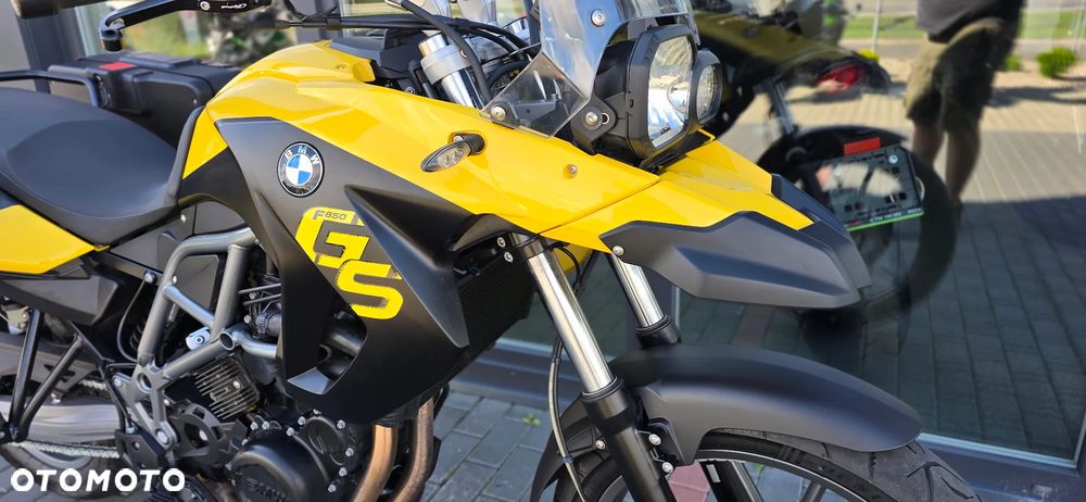 BMW F - 8