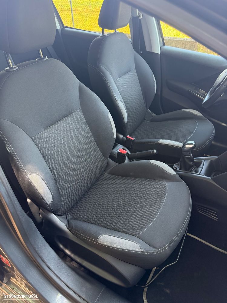 Peugeot 208 1.2 PureTech Style - 24