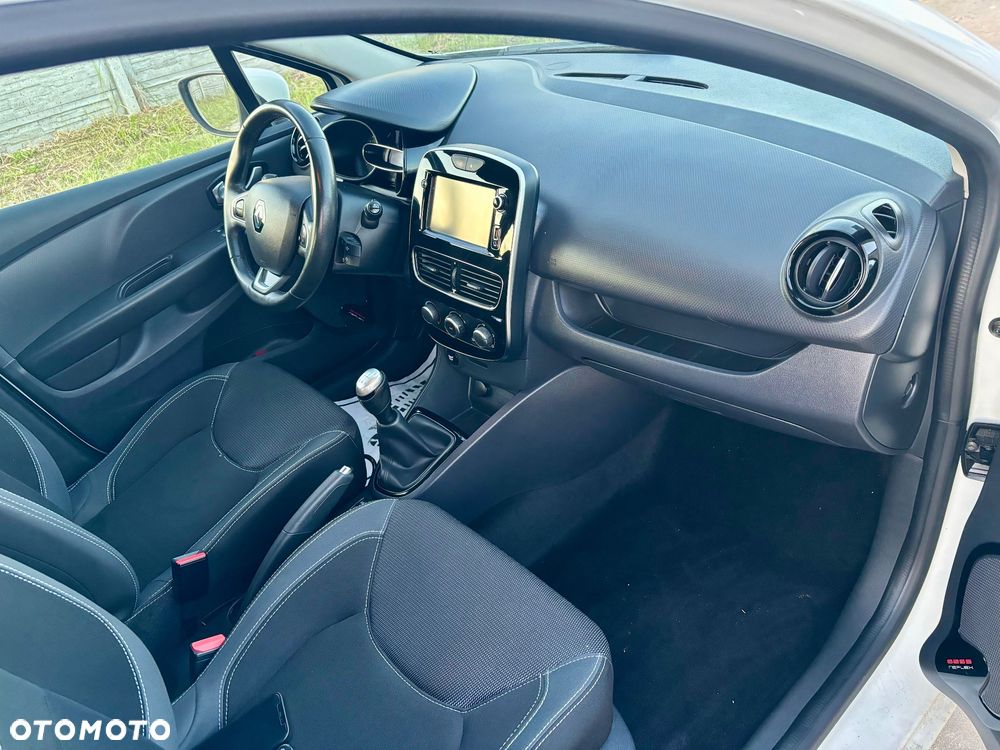 Renault Clio 1.2 16V 75 Life - 11
