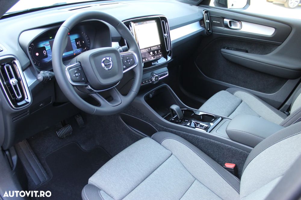 Volvo XC 40 B3 AT FWD MHEV Plus Dark - 9