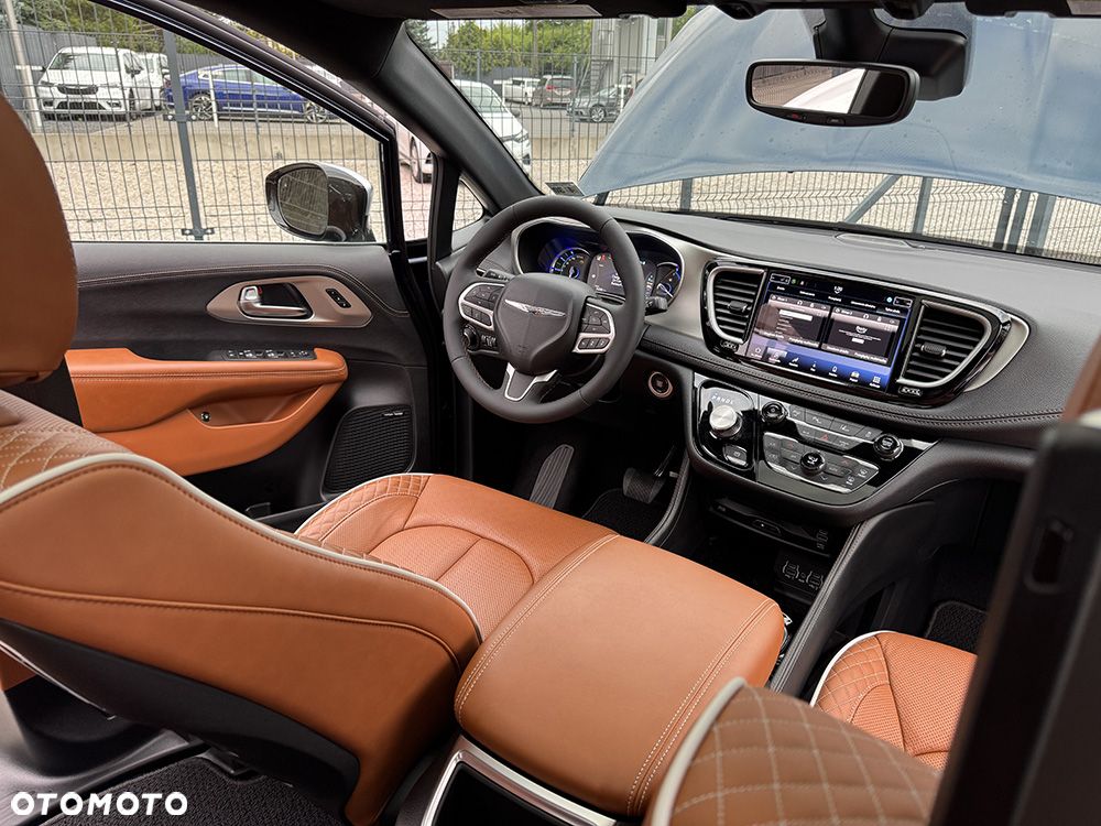 Chrysler Pacifica - 14