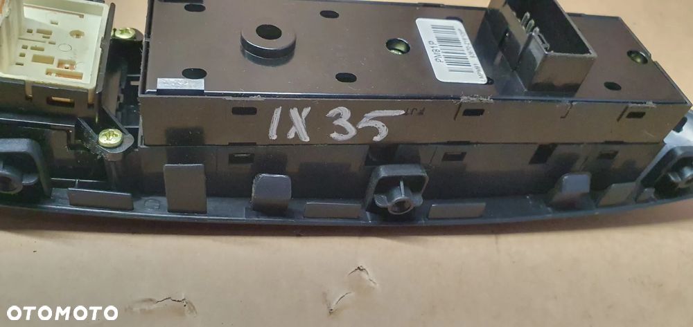 Przełącznik panel szyb lewy przód Hyundai IX35 93570-2Y8109P - 9