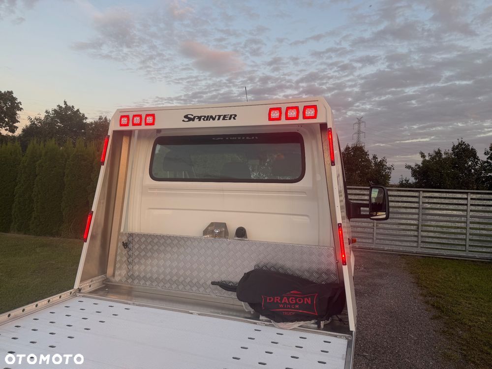 Mercedes-Benz Sprinter - 11