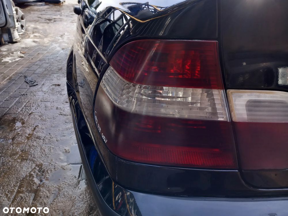 BMW E46 LIFT LAMPA LEWA TYLNA LEWY TYŁ W BŁOTNIK SEDAN - 1