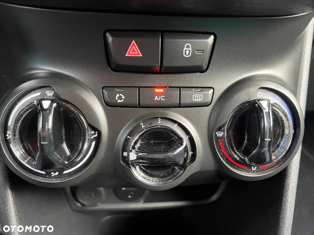 Peugeot 208 - 35