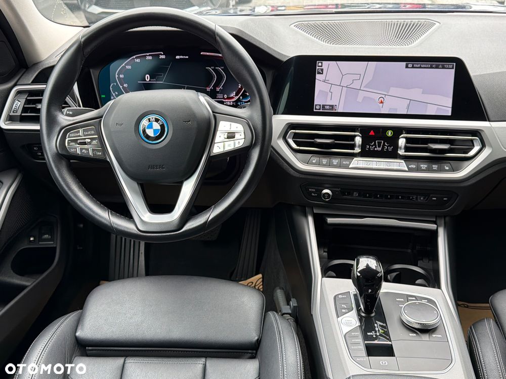 BMW Seria 3 320e Sport Line - 20