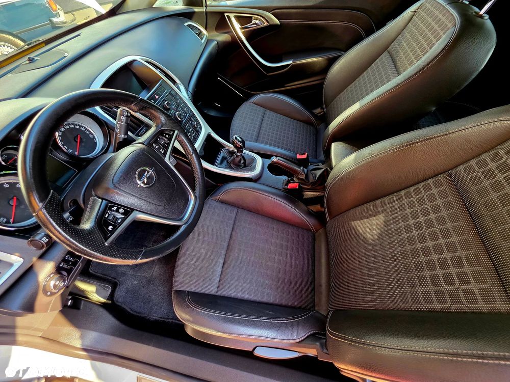 Opel Astra GTC 1.4 Turbo Innovation - 12