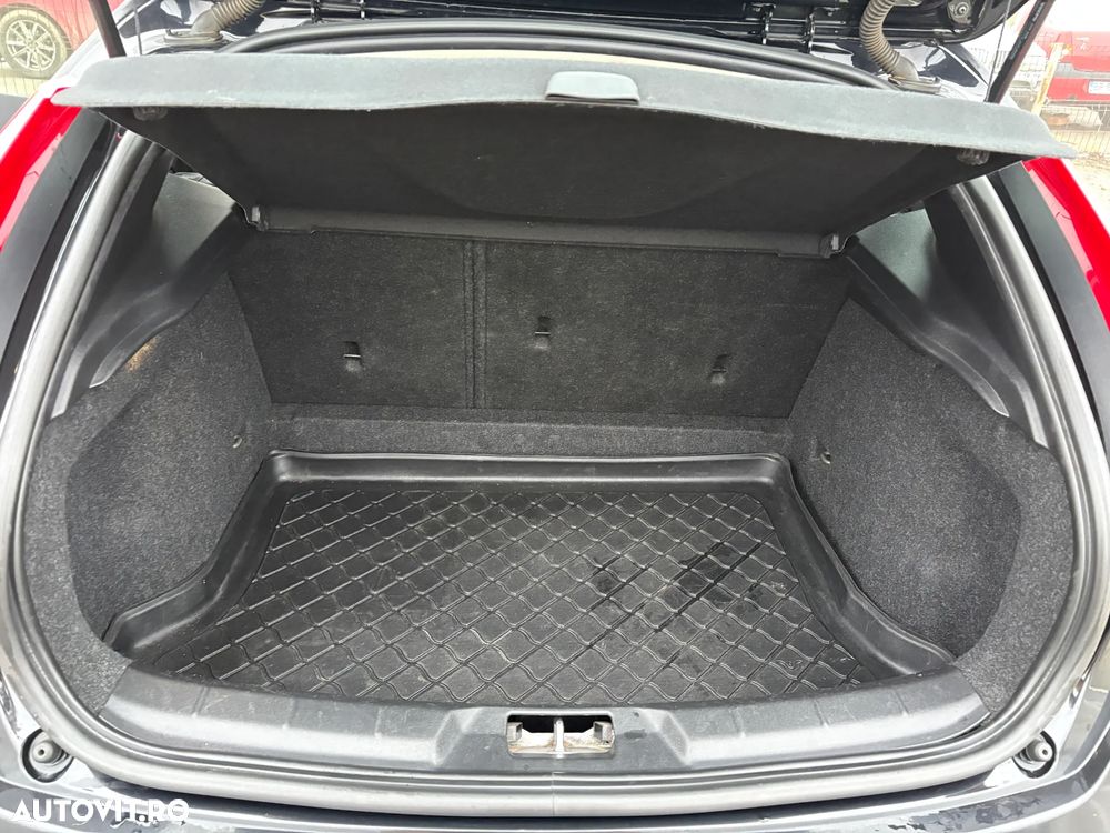 Volvo V40 D4 Summum - 14