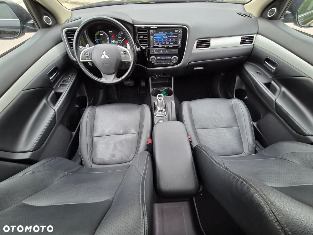 Mitsubishi Outlander 2.0 4WD Top - 6
