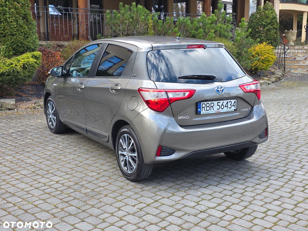 Toyota Yaris Hybrid 100 Premium - 5