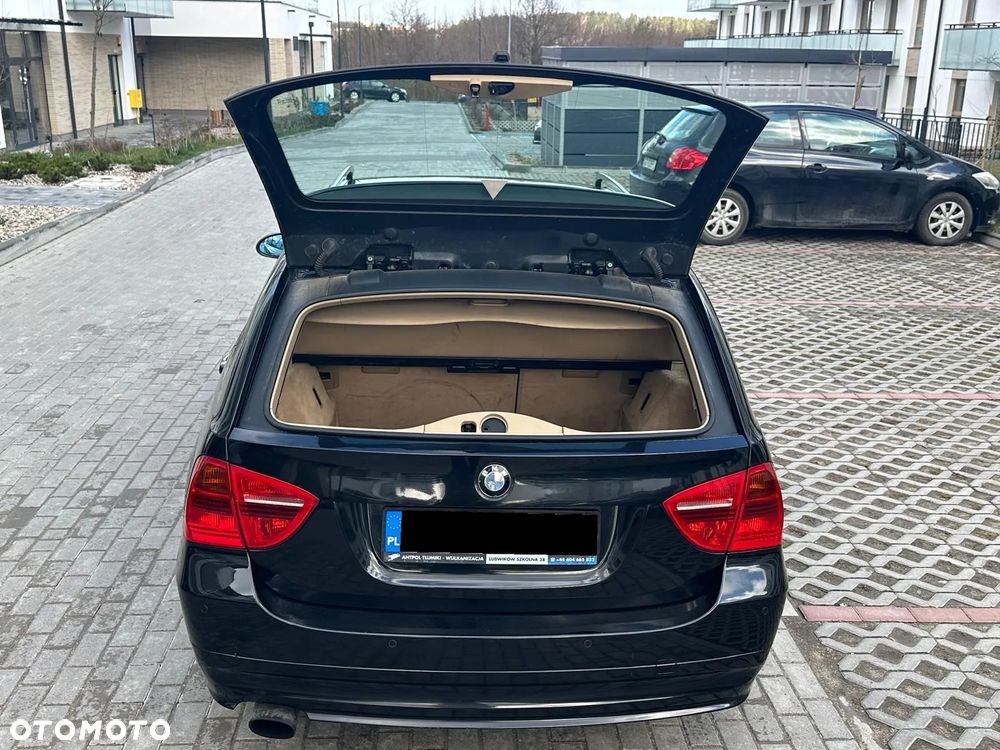 BMW Seria 3 318i Touring - 15