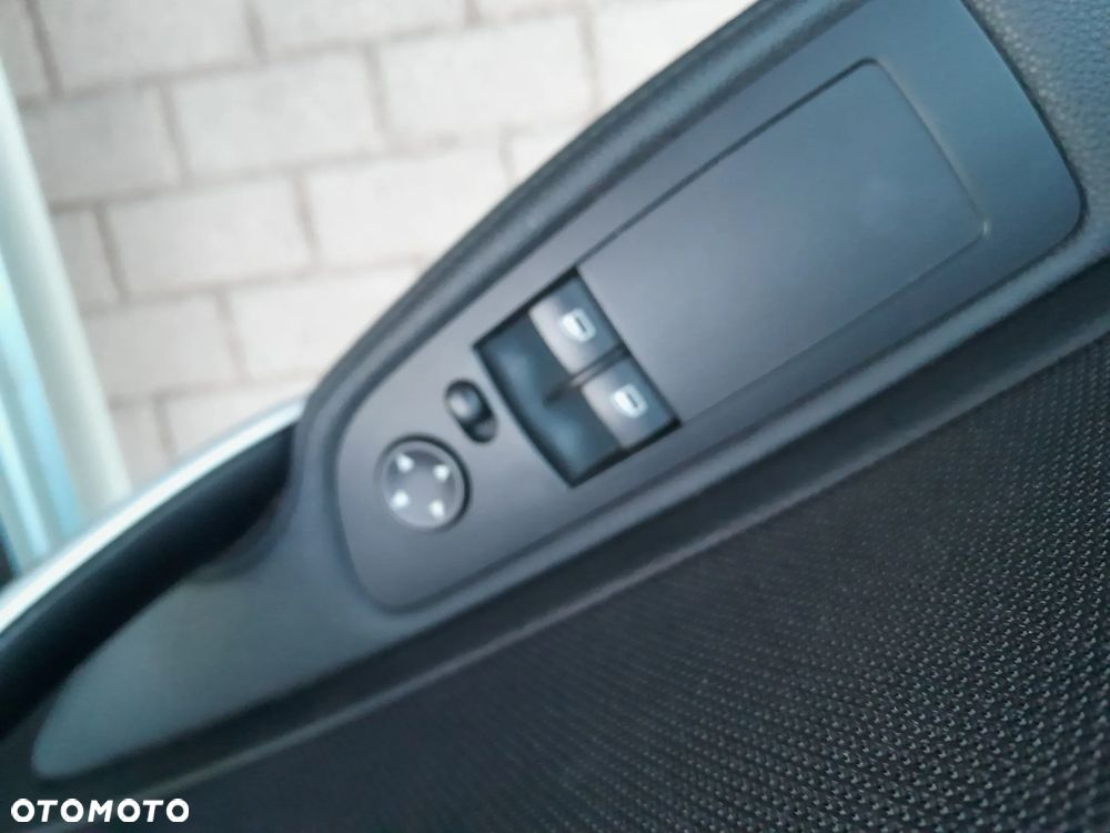 BMW Seria 1 118i Edition Sport - 10