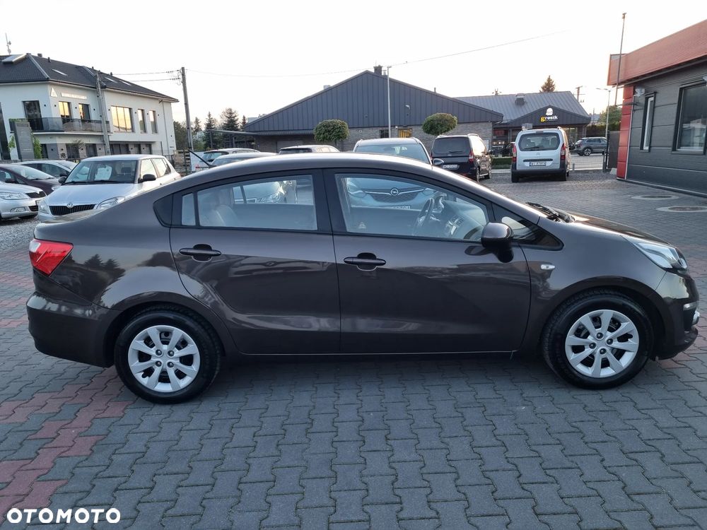 Kia Rio 1.2 L - 6