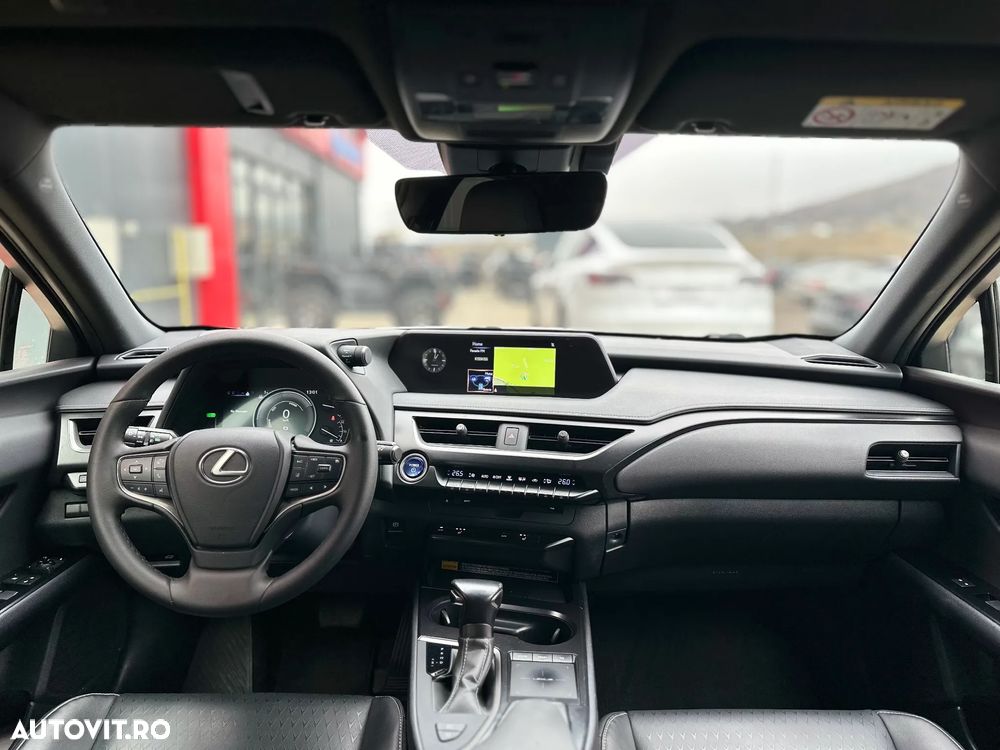 Lexus UX 250h FWD Executive - 24