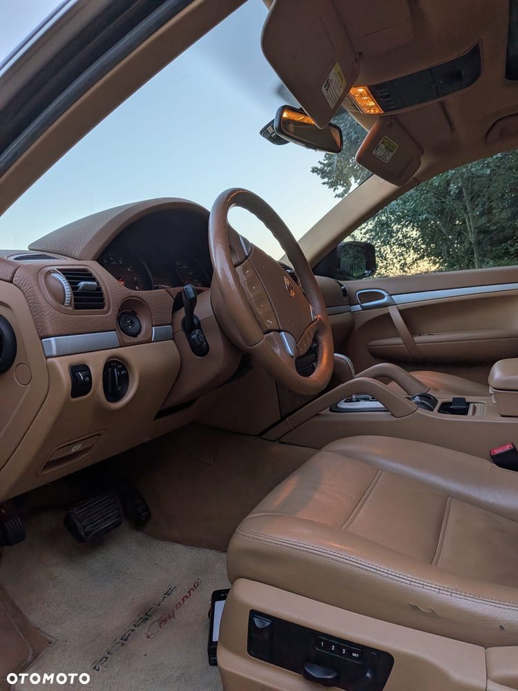 Porsche Cayenne - 9