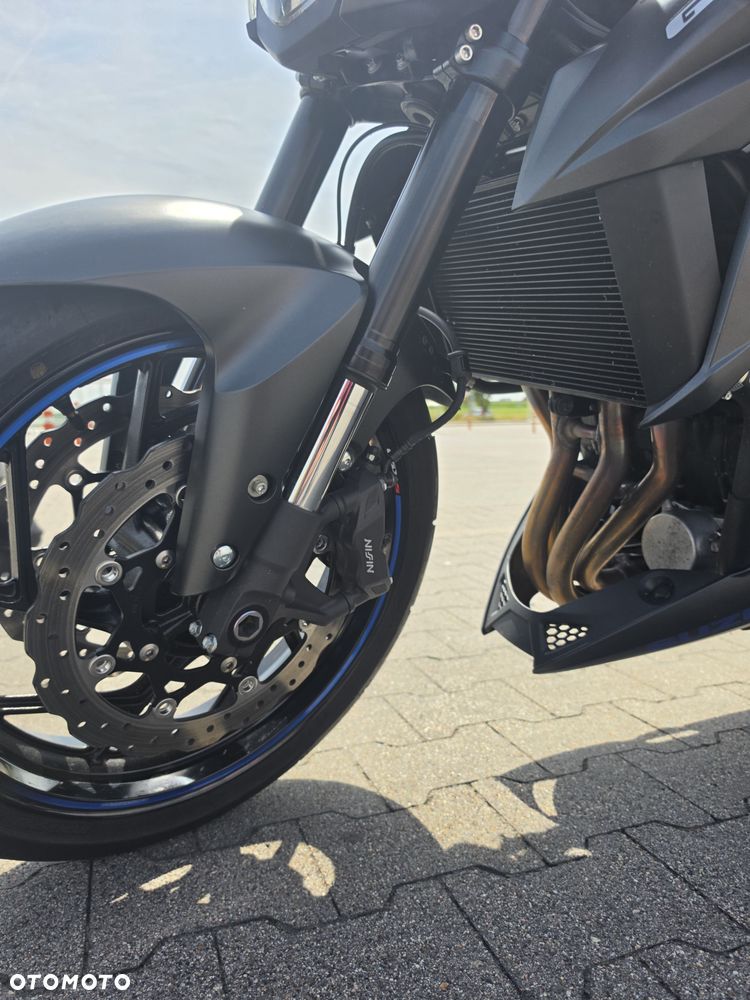 Suzuki GSX - 11