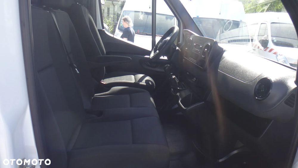 Mercedes-Benz Sprinter - 10