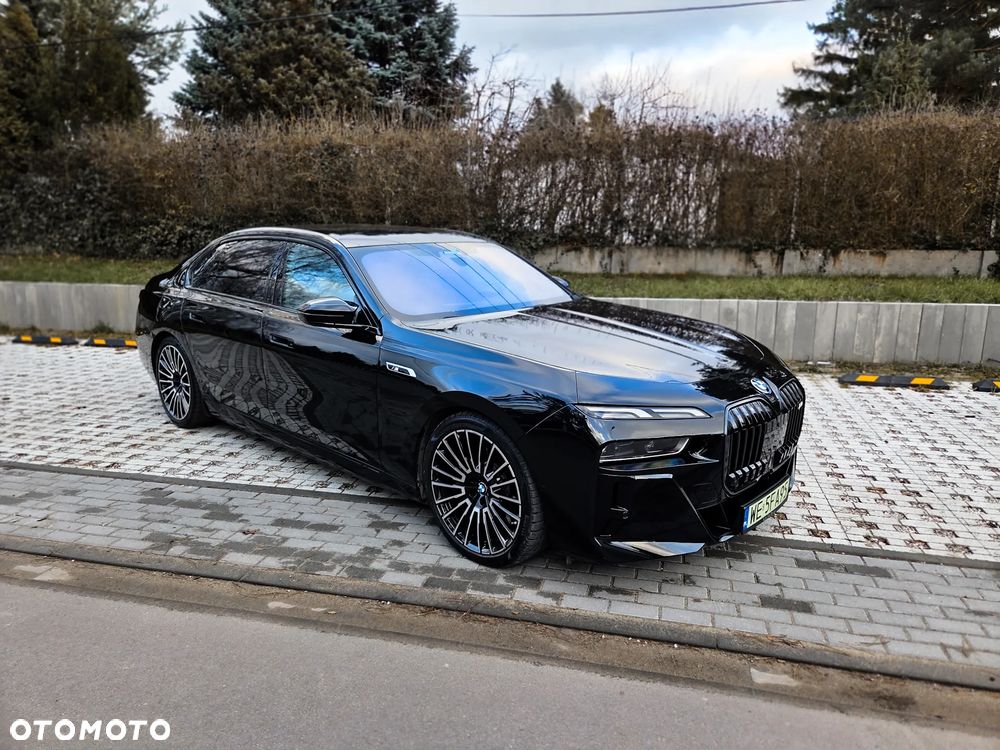 BMW i7 - 4
