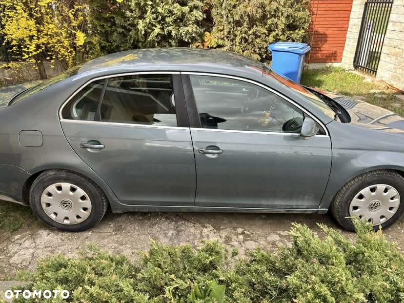 Volkswagen Jetta 1.6 FSI Comfortline - 8