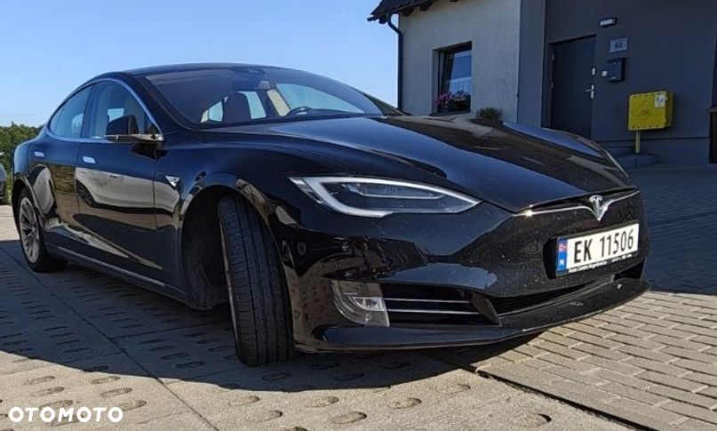 Tesla Model S - 6