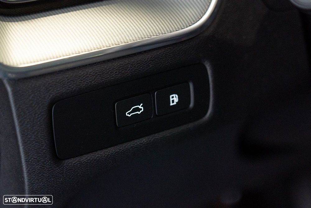 Volvo XC 60 2.0 T6 PHEV Plus Dark AWD - 28