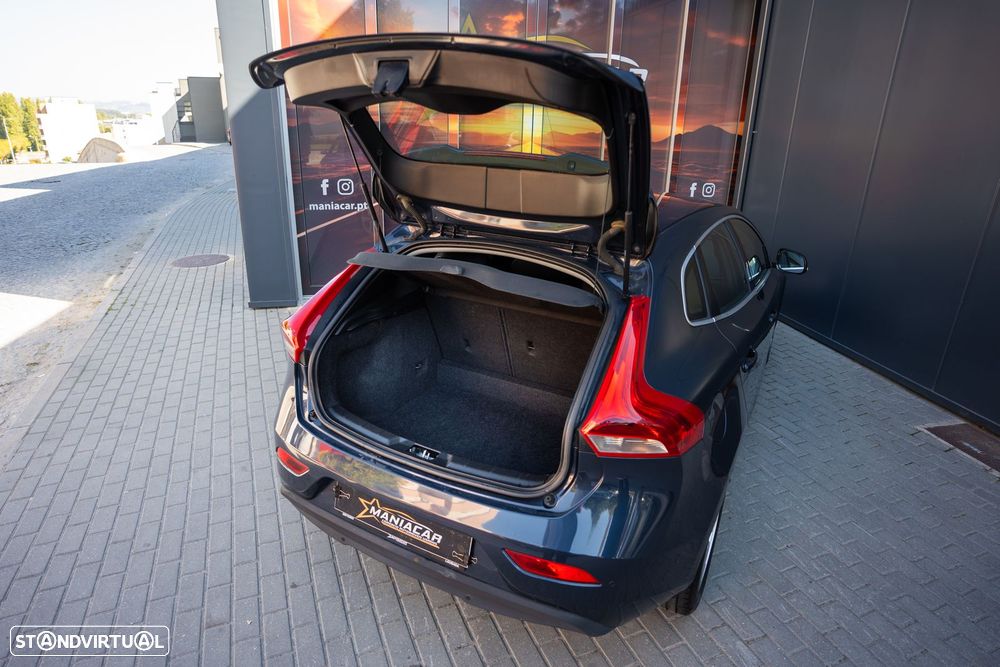 Volvo V40 D2 Momentum - 22