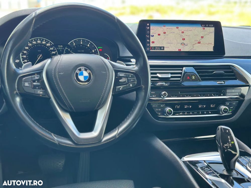 BMW Seria 5 530i xDrive AT - 15