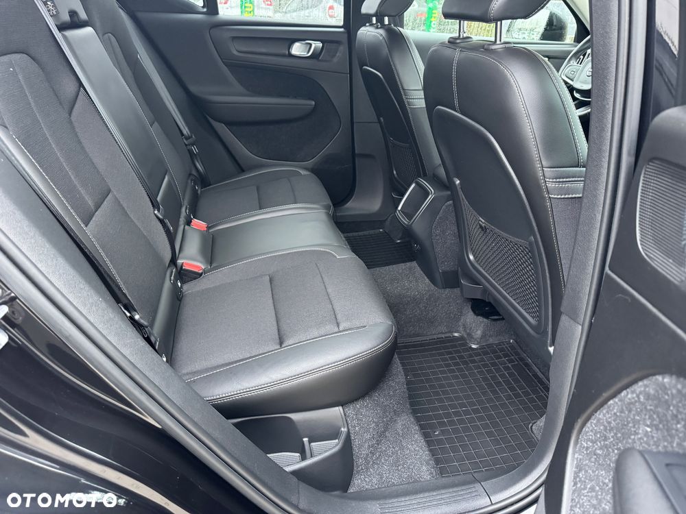 Volvo XC 40 D3 SCR Momentum - 32