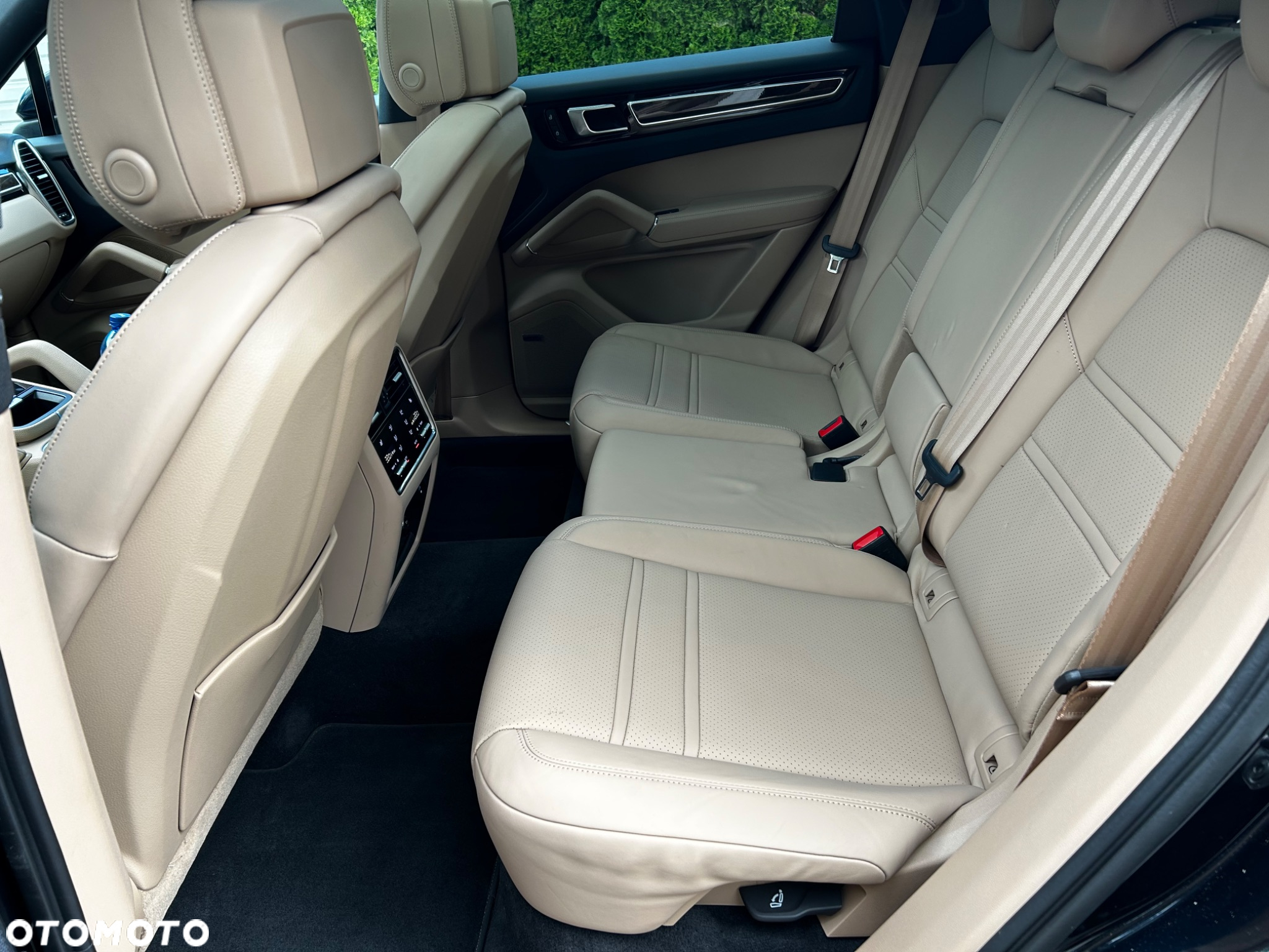 Porsche Cayenne Coupe Platinum Edition - 33