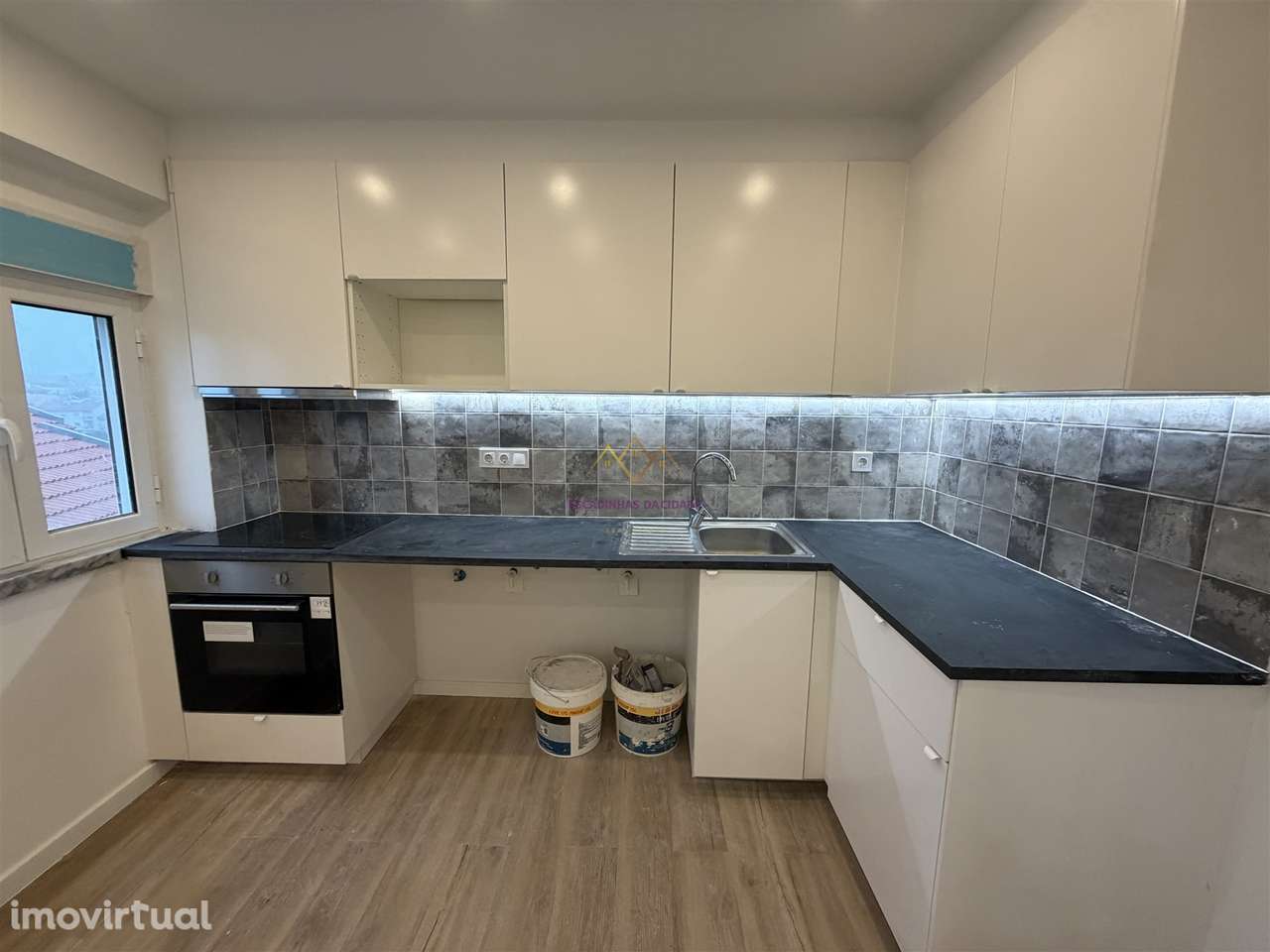 Excelente T1 totalmente remodelado em Porto Salvo – Oeiras - Grande imagem: 4/29