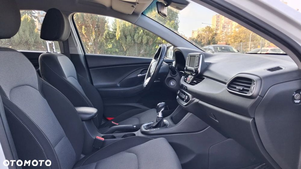 Hyundai i30 1.6 D Classic + - 12